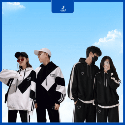 Hai cặp người mẫu mặc áo hoodie couple phong cách Hàn Quốc với thiết kế trẻ trung, chất liệu nỉ mềm mại, giữ ấm tốt, phù hợp mặc đôi khi đi học, đi chơi và dạo phố tại Joré Fashion.